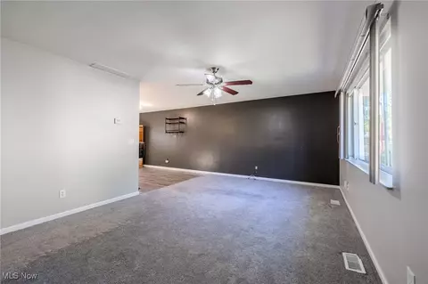 Living - 967 Windermere Dr, Willoughby, OH 44094 photo 2 of 6