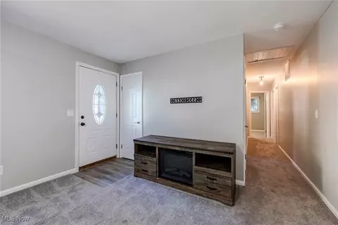 Entry Way - 967 Windermere Dr, Willoughby, OH 44094 photo 2 of 2