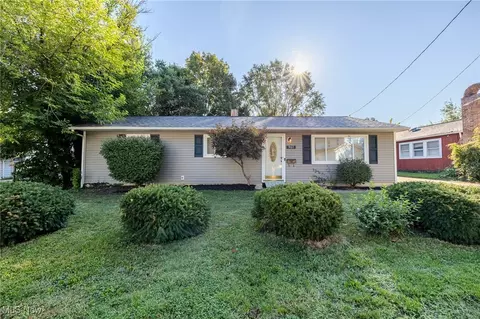 967 Windermere Dr, Willoughby, OH 44094