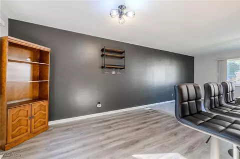 Living - 967 Windermere Dr, Willoughby, OH 44094 photo 3 of 6