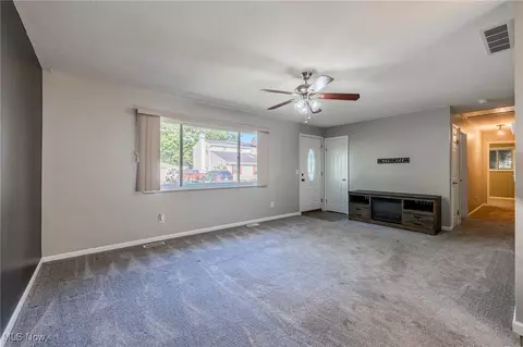 Living - 967 Windermere Dr, Willoughby, OH 44094 photo 4 of 6