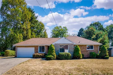 1016 Parkview Dr, Louisville, OH 44641