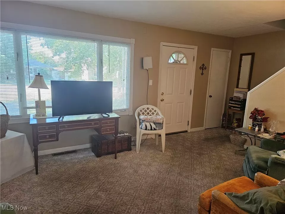 Living - 6359 Old York Rd, Parma Heights, OH 44130 photo 1 of 5