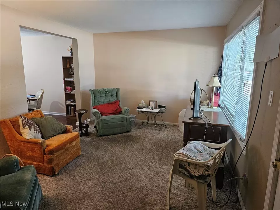 Living - 6359 Old York Rd, Parma Heights, OH 44130 photo 4 of 5