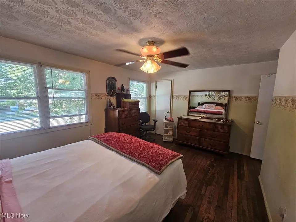 Bedroom - 6359 Old York Rd, Parma Heights, OH 44130 photo 3 of 4
