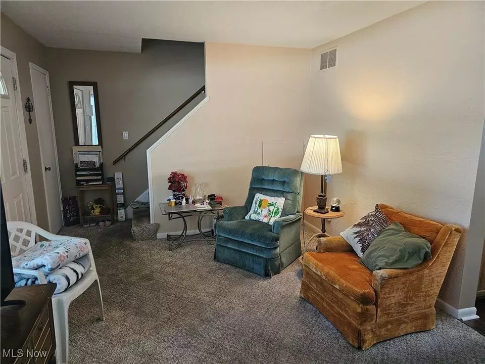 Living - 6359 Old York Rd, Parma Heights, OH 44130 photo 5 of 5