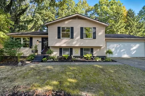 1511 Apollo Dr, Stow, OH 44224