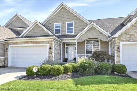 29458 Hummingbird Cir #71, Westlake, OH 44145