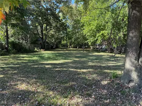 41 N Railroad St, New London, OH 44851