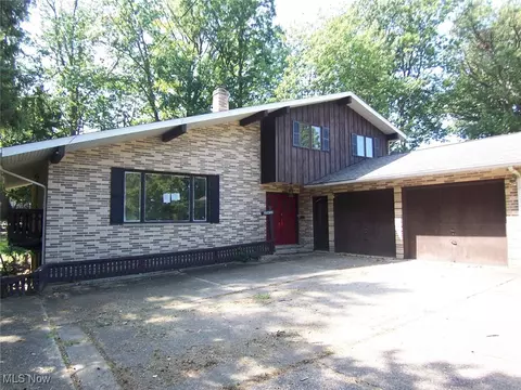 25612 Breckenridge Dr, Euclid, OH 44117