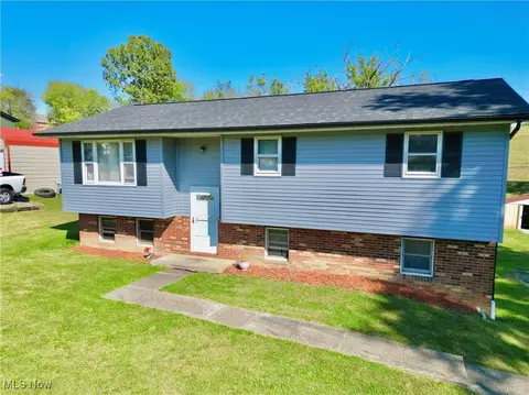 3760 Mona Dr, Zanesville, OH 43701
