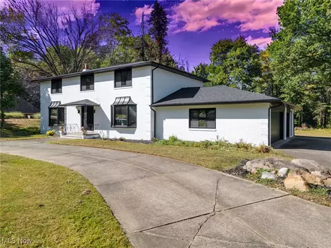 6713 Farview Rd, Brecksville, OH 44141