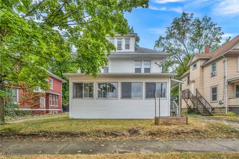 68 Mount View Ave, Akron, OH 44303