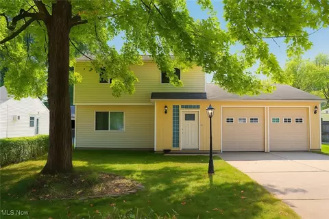35462 Dewey Dr, Eastlake, OH 44095
