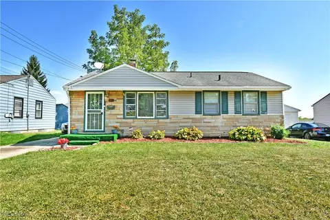 834 Compton Ln, Youngstown, OH 44502