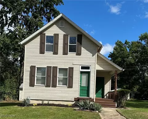 Exterior - 345 9th St, Elyria, OH 44035 photo 1 of 4
