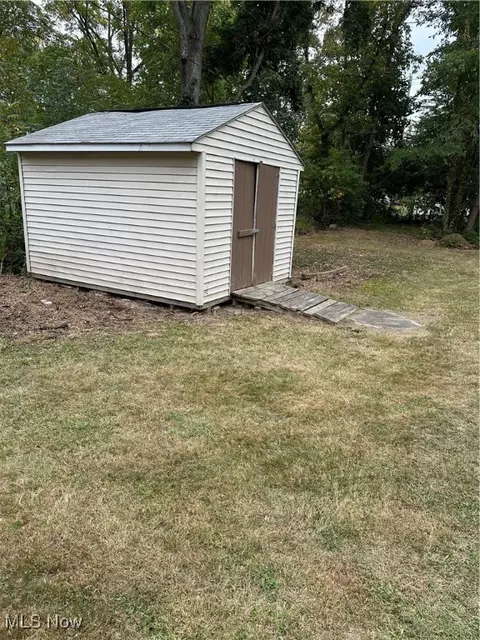Exterior - 345 9th St, Elyria, OH 44035 photo 3 of 4