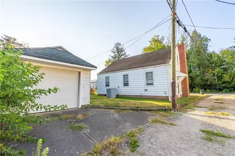 Exterior - 418 Korman Ave NE, Massillon, OH 44646 photo 3 of 4