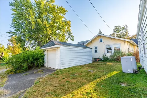 Exterior - 418 Korman Ave NE, Massillon, OH 44646 photo 2 of 4