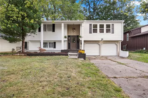 954 Bennett Dr, Elyria, OH 44035