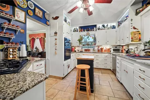 Kitchen - 4566 River St, Willoughby, OH 44094 photo 1 of 5