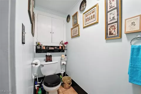 Bath - 4566 River St, Willoughby, OH 44094 photo 1 of 6