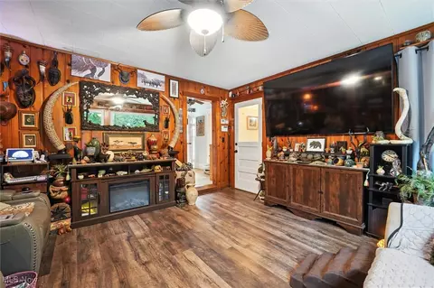 Living - 4566 River St, Willoughby, OH 44094 photo 3 of 4