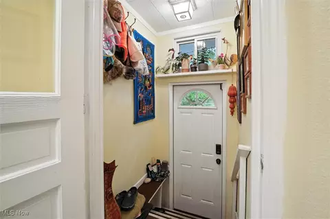 Entry Way - 4566 River St, Willoughby, OH 44094 photo 5 of 10