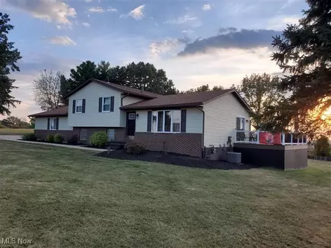 4401 Kemary Ave SW, Navarre, OH 44662