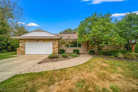 666 Strumbly Dr, Highland Heights, OH 44143