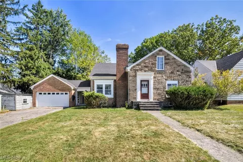 5425 Grasmere Ave, Maple Heights, OH 44137