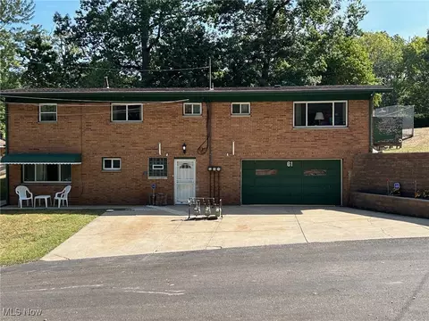 61 Leicester Dr, Akron, OH 44319