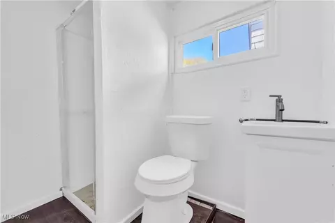Bath - 908 Dayton St, Akron, OH 44310 photo 1 of 2