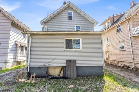 Exterior - 908 Dayton St, Akron, OH 44310 photo 2 of 4