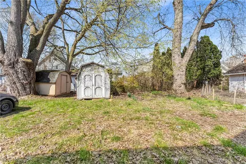 Exterior - 908 Dayton St, Akron, OH 44310 photo 3 of 4