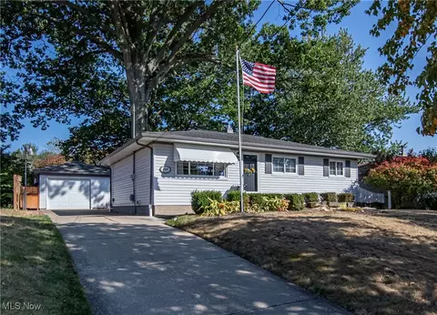 685 Beechview Dr, Akron, OH 44305