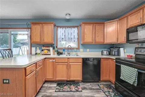 381 Alexis Dr, Elyria, OH 44035 photo 15