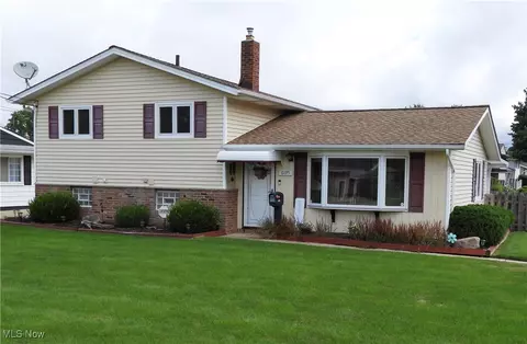 6195 Hardin Dr, Brook Park, OH 44142
