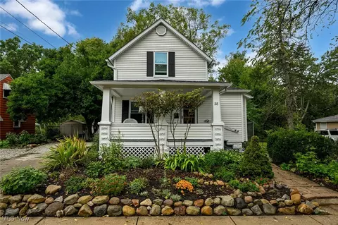 28 Crocker St, Berea, OH 44017