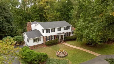 36 Meadowcrest Dr, Parkersburg, WV 26104