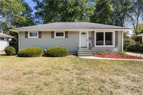 715 Clemens Ave, Elyria, OH 44035