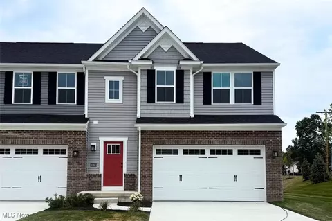 30995 Blooming Ln, Olmsted Falls, OH 44138