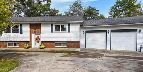 111 Beckwith Ave, Williamstown, WV 26187