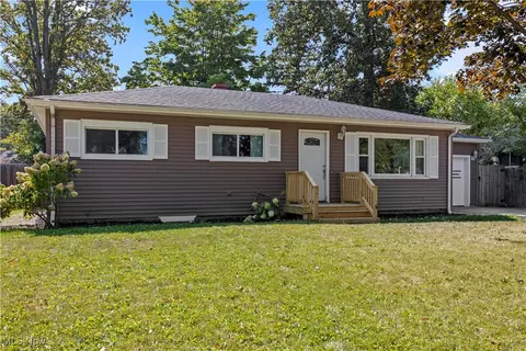 2612 Larkmoor St, Lorain, OH 44052