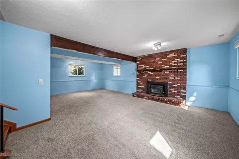 Living - 7514 Brambleside Ln, Mentor, OH 44060 photo 5 of 6