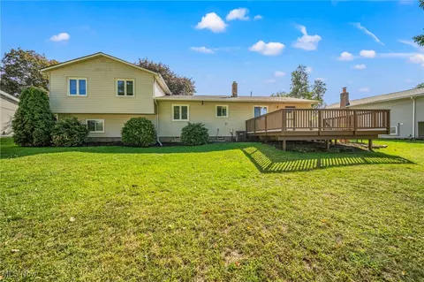 Exterior - 7514 Brambleside Ln, Mentor, OH 44060 photo 6 of 11