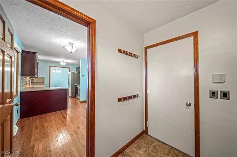 Entry Way - 7514 Brambleside Ln, Mentor, OH 44060 photo 1 of 1