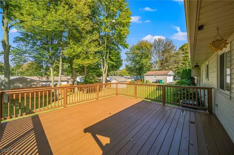 Exterior - 7514 Brambleside Ln, Mentor, OH 44060 photo 8 of 11