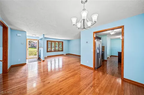 Living - 7514 Brambleside Ln, Mentor, OH 44060 photo 1 of 6