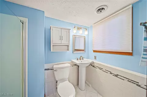 Bath - 7514 Brambleside Ln, Mentor, OH 44060 photo 3 of 3